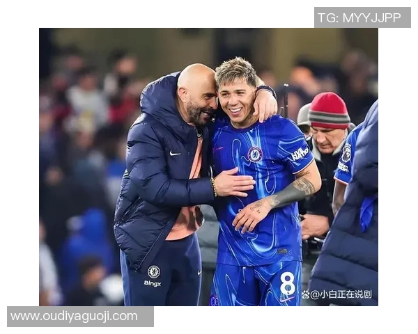 詹俊解读足球明星背后的故事与成就全景展现